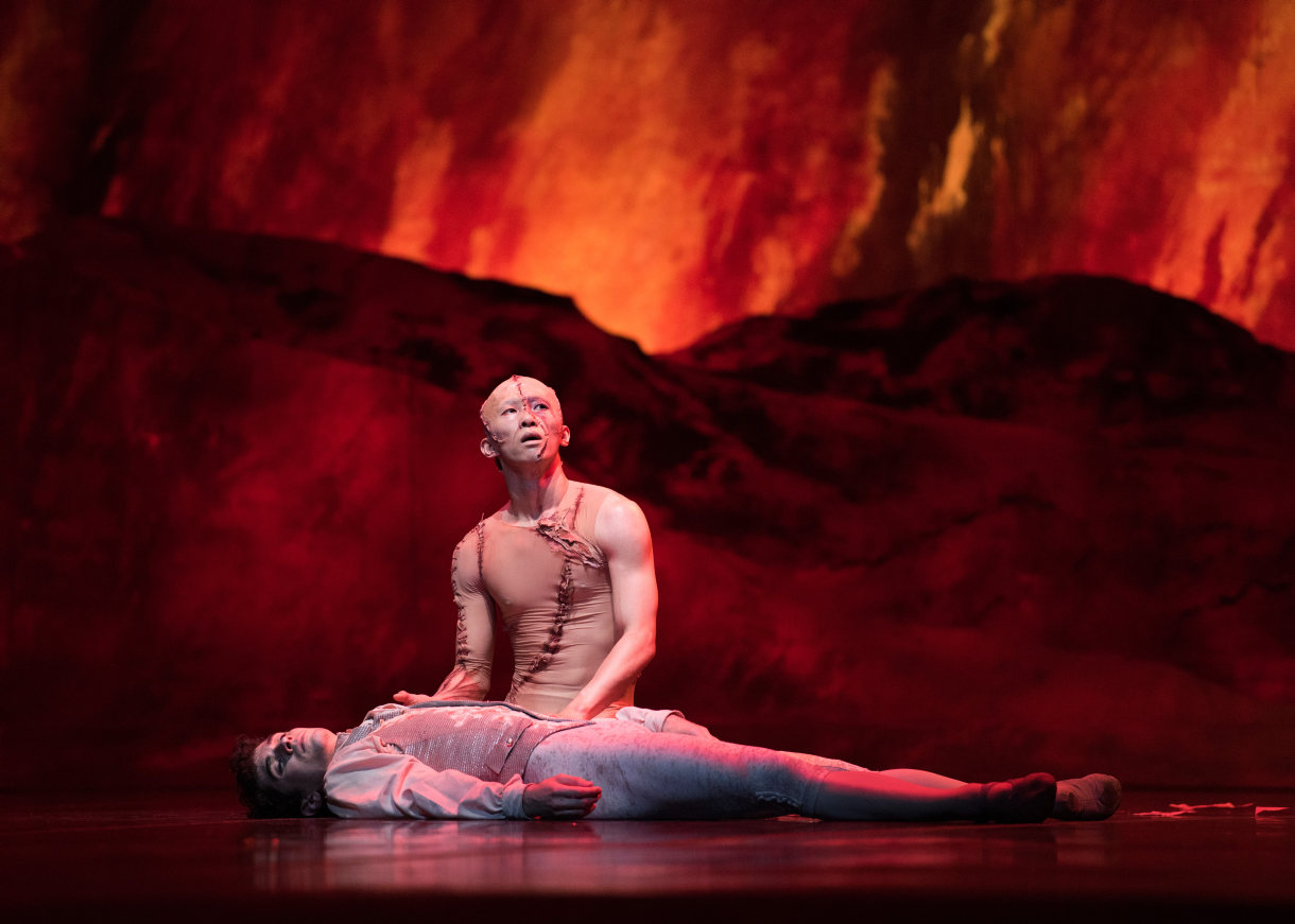 Wei Wang and Max Cauthorn in Scarlett's Frankenstein // © Erik Tomasson