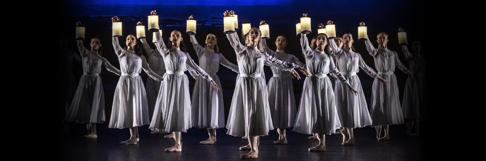 English National Ballet dancers in Tamara Rojo's Raymonda // © Johan Persson / ArenaPAL