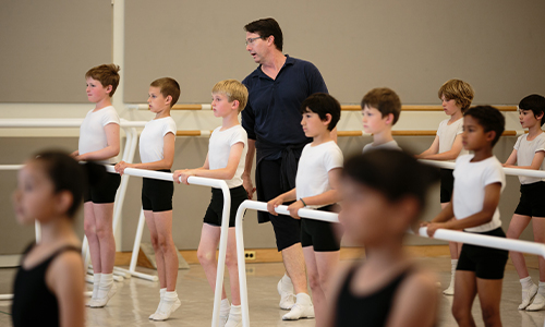 Faculty member Jeffrey Lyons instructs the San Francisco Ballet Shool's 2015 Scholoarship class. (© Chris Hardy)