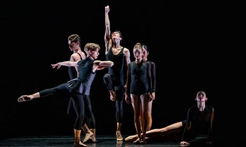 San Francisco Ballet School Students in Brew's quicksilver. (© Lindsay Thomas)