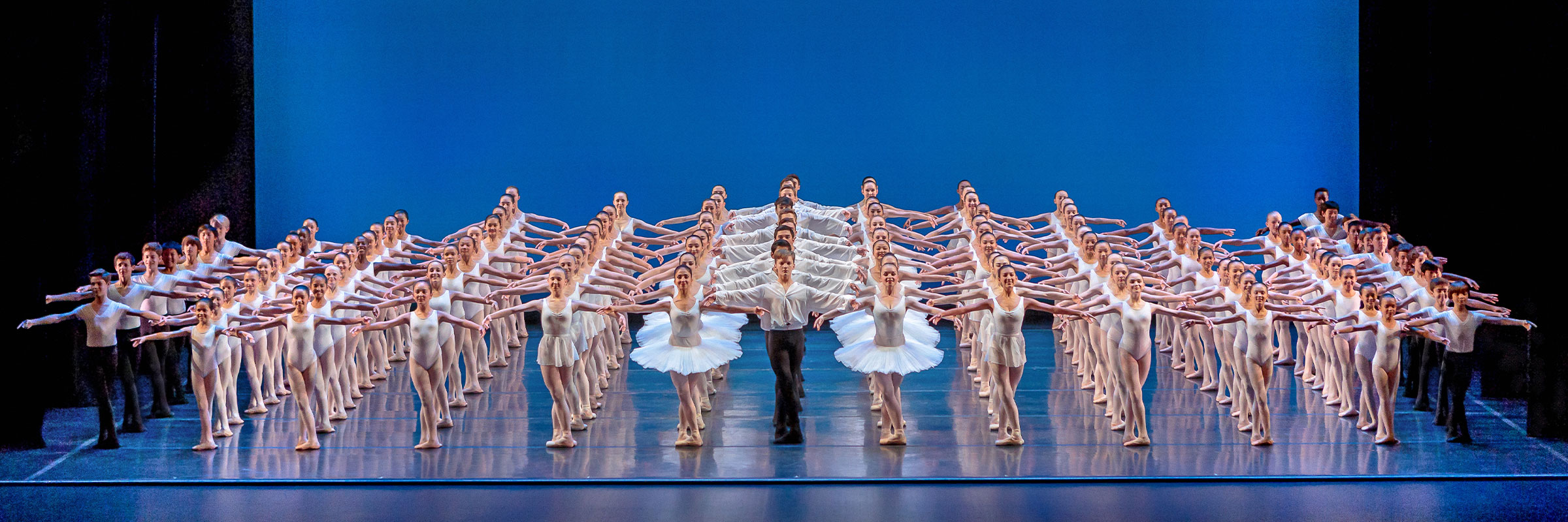 San Francisco Ballet School students performing during the 2016 student showcase. (© Chris Hardy)