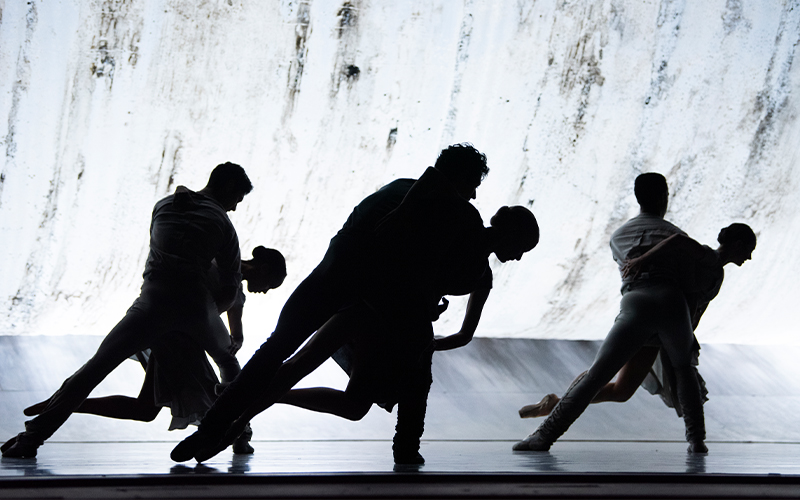 San Francisco Ballet in Scarlett's Hummingbird. (© Erik Tomasson)