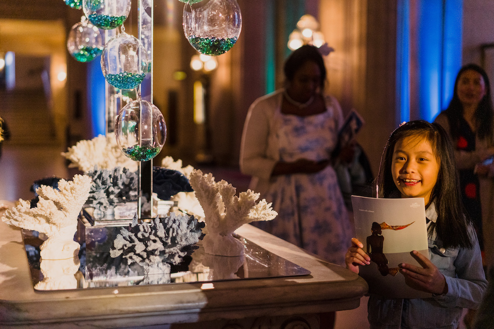 Patrons in the War Memorial Opera House lobby. (© Brandon Patoc)