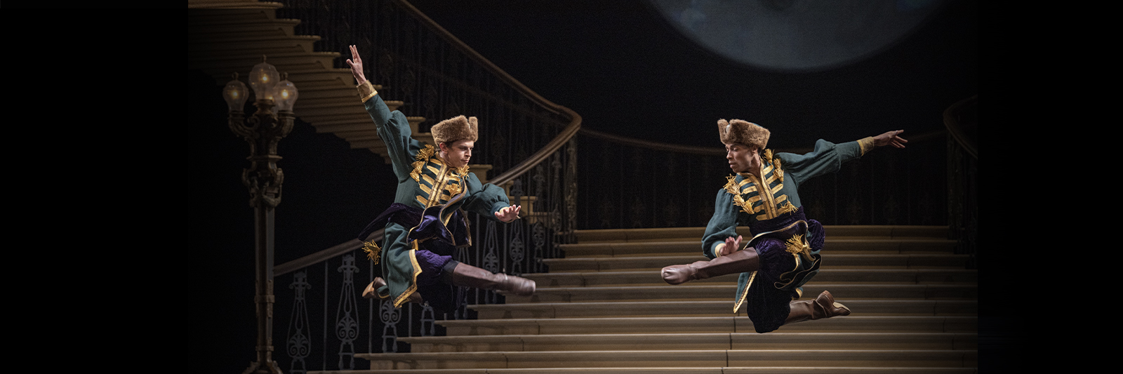 Joshua Jack Price and Daniel Deivison-Oliveira in Tomasson's Swan Lake // © Erik Tomasson