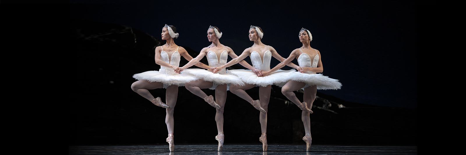 San Francisco Ballet in Tomasson's Swan Lake // © Erik Tomasson