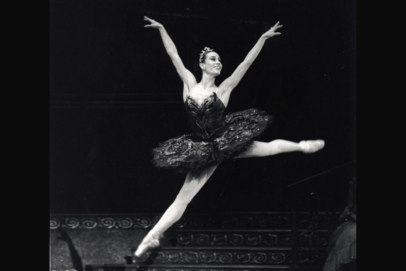 Evelyn Cisneros as Odette/Odile (shown here as Odile) in Helgi Tomasson's "Swan Lake", 1989 // © Marty Sohl, Courtesy of the Museum of Performance + Design