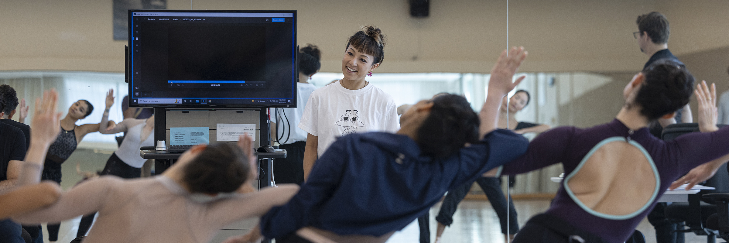 Yuka Oishi and San Francisco Ballet rehearsing her BOLERO // © Chris Hardy