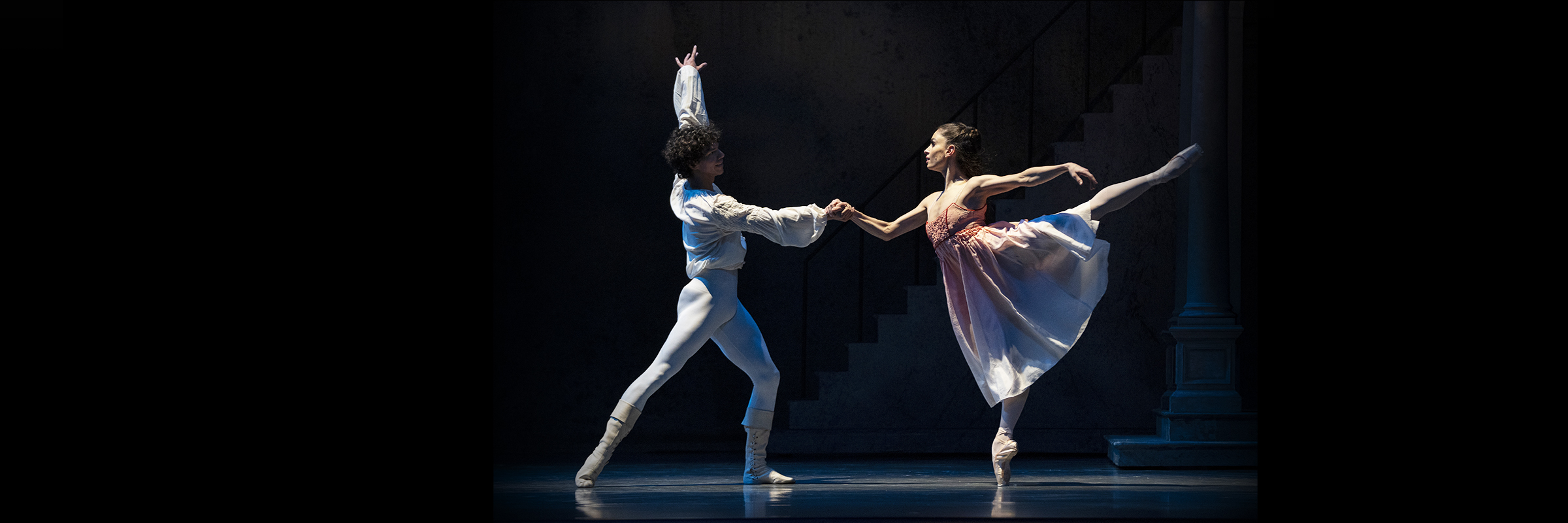 Dores André and Isaac Hernández in the balcony pas de deux from Tomasson's Romeo & Juliet // © Quinn Wharton