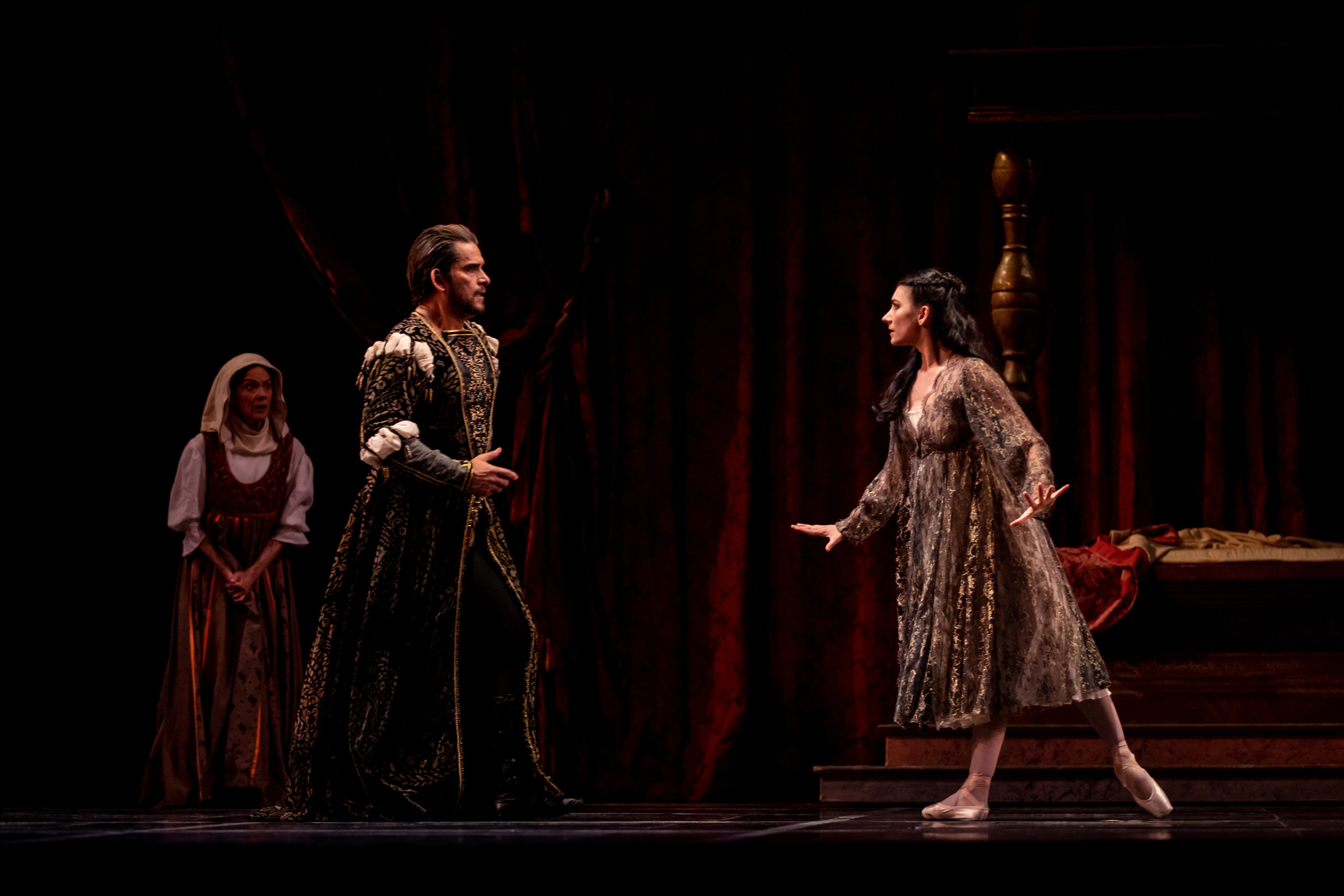 Jasmine Jimison and Ricardo Bustamante in Tomasson's Romeo & Juliet // © Lindsay Thomas