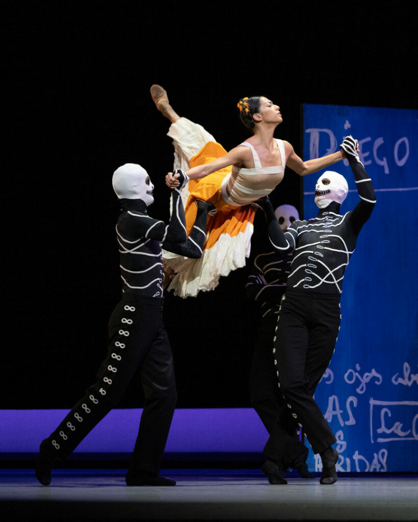 San Francisco Ballet in an excerpt from Lopez Ochoa's Broken Wings // © Chris Hardy