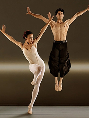 Nikisha Fogo and Fernando Carratalá Coloma in Van Manen's Grosse Fuge // © RJ Muna for San Francisco Ballet