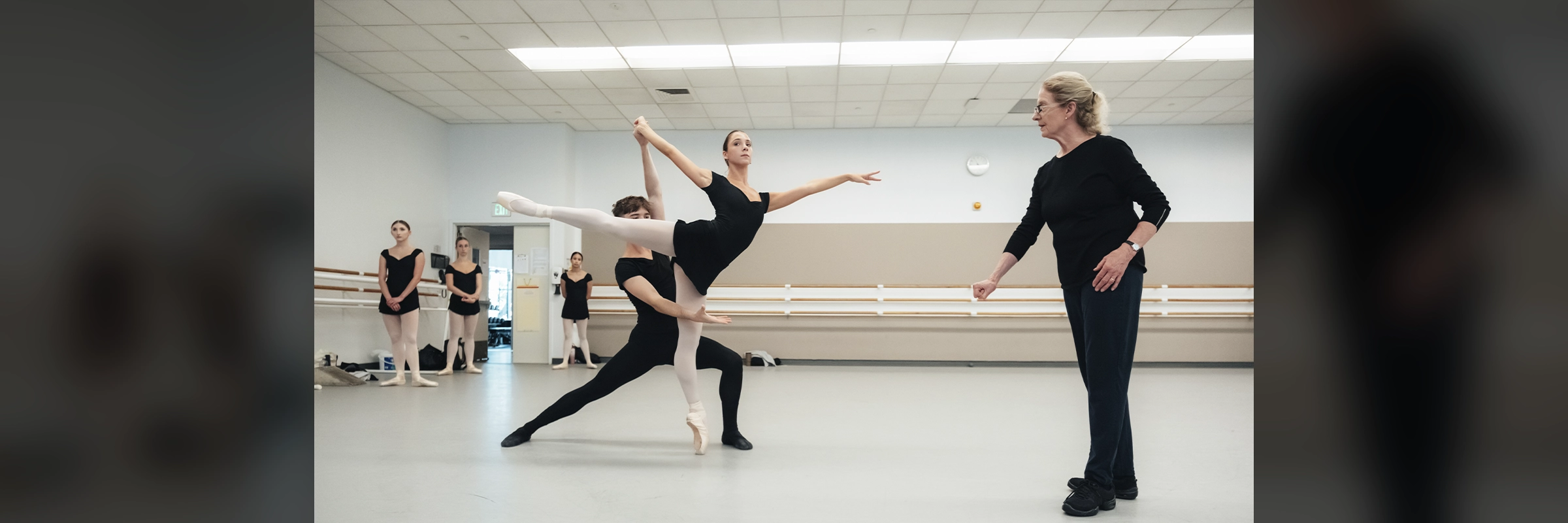 Betsy Erickson teaching San Francisco Ballet School Trainees Lew Christensen's Vivaldi Concerto Grosso // © San Francisco Ballet, photo by Lindsey Rallo