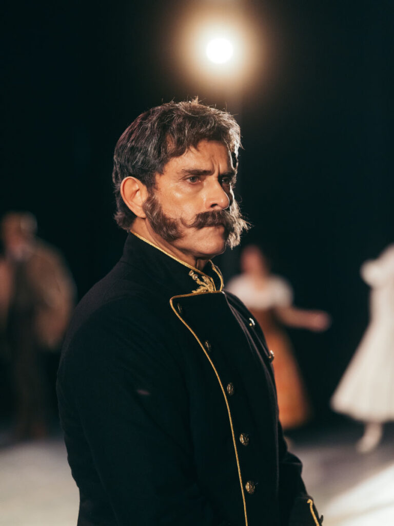 Ricardo Bustamante in Rojo's Raymonda