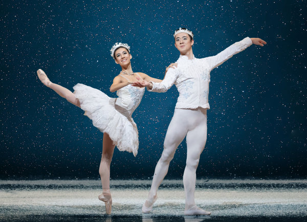 Jasmine Jimison and Mingxuan Wang in Tomasson's Nutcracker // © Reneff-Olson Productions